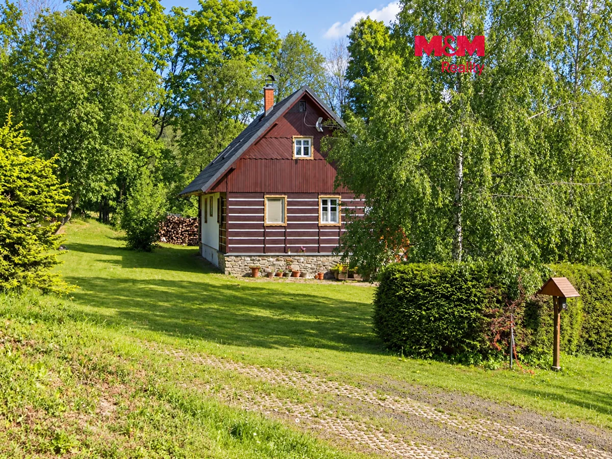 Prodej podílu 1/2 rodinného domu 120 m², pozemek 1705 m²